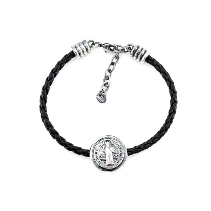 Pulsera de cuero con medalla de San Benito