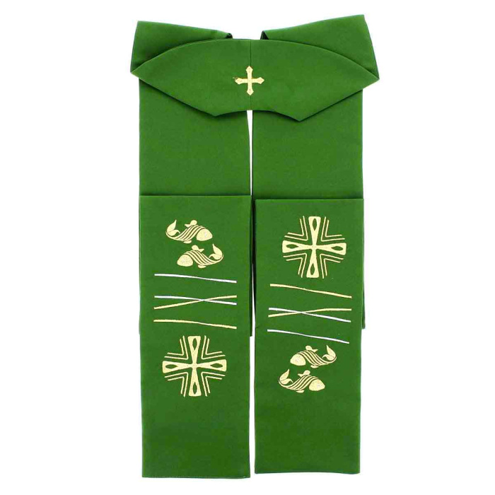 Estola de poliéster verde con bordado peces y cruz