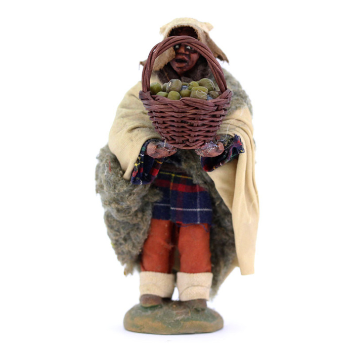 Pastore moro con cesto olive in terracotta vestita 10 cm