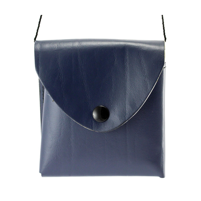 Estuche grande para portaviático de cuero con cordón 11x12 cm Estuche grande para portaviático de cuero con cordón 11x12 cm