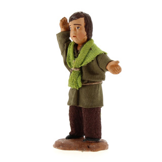 Fanciullo con mano in testa in terracotta vestita 12 cm