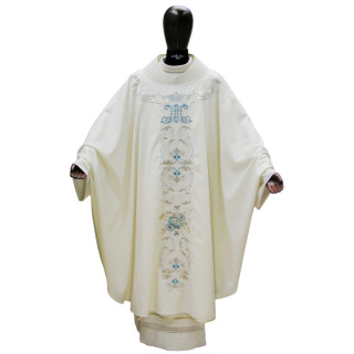 Casulla mariana con bordados ornamentados y flores en pura lana Chorus
