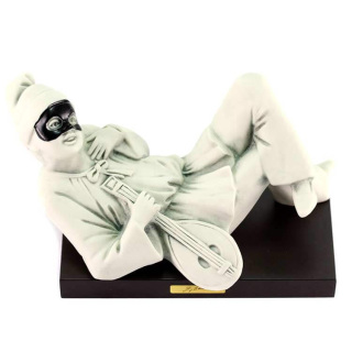Pulcinella disteso con mandolino in ceramica 7 cm