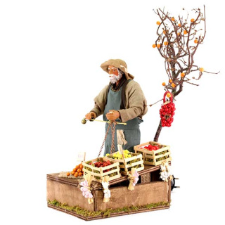 Fruttivendolo con bilancia in terracotta vestita a movimento 24 cm