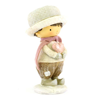 Boy with hat and heart figure in resin 18,5 cm